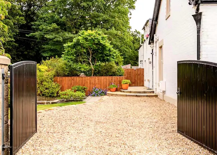 Islay House,Comfortable Home With Private Garden, Pencaitland, East Lothian, Scotland
